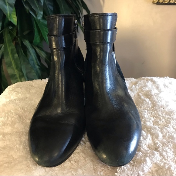 Coach - Picture 2 of 11